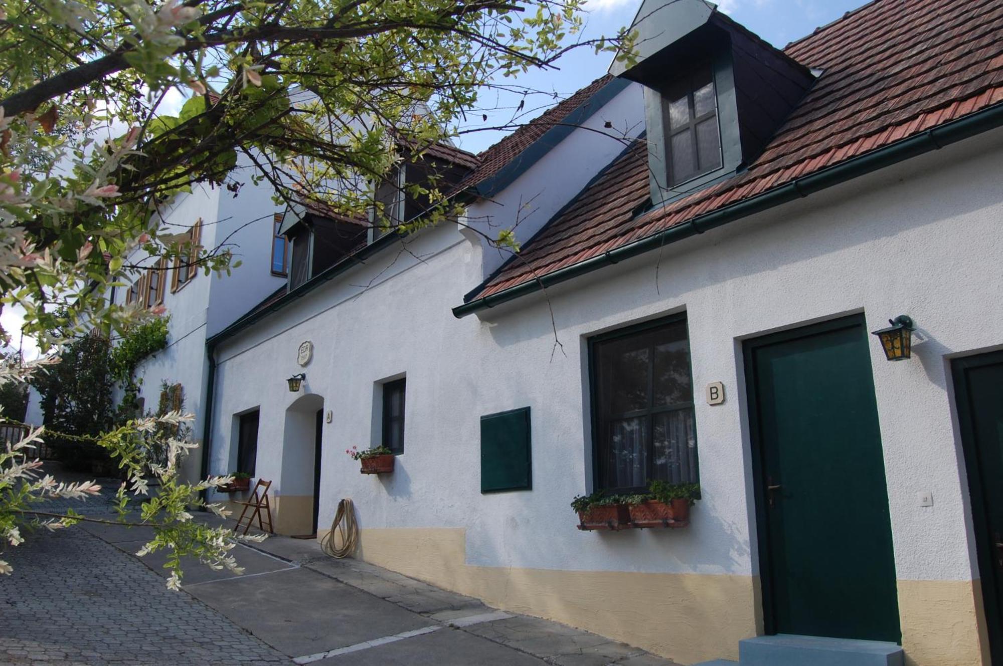 Hofgassl Zentgraf Bed and Breakfast Mörbisch am See Exteriör bild