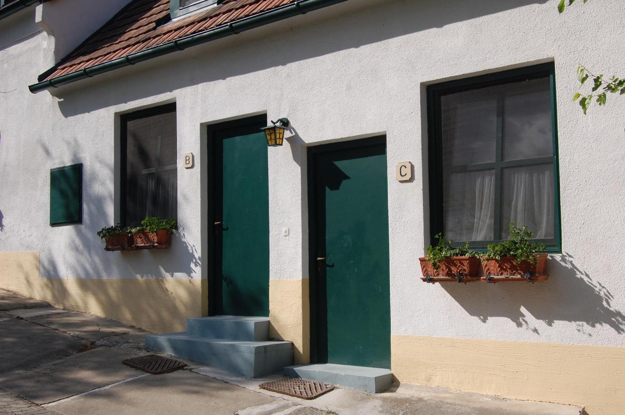 Hofgassl Zentgraf Bed and Breakfast Mörbisch am See Exteriör bild