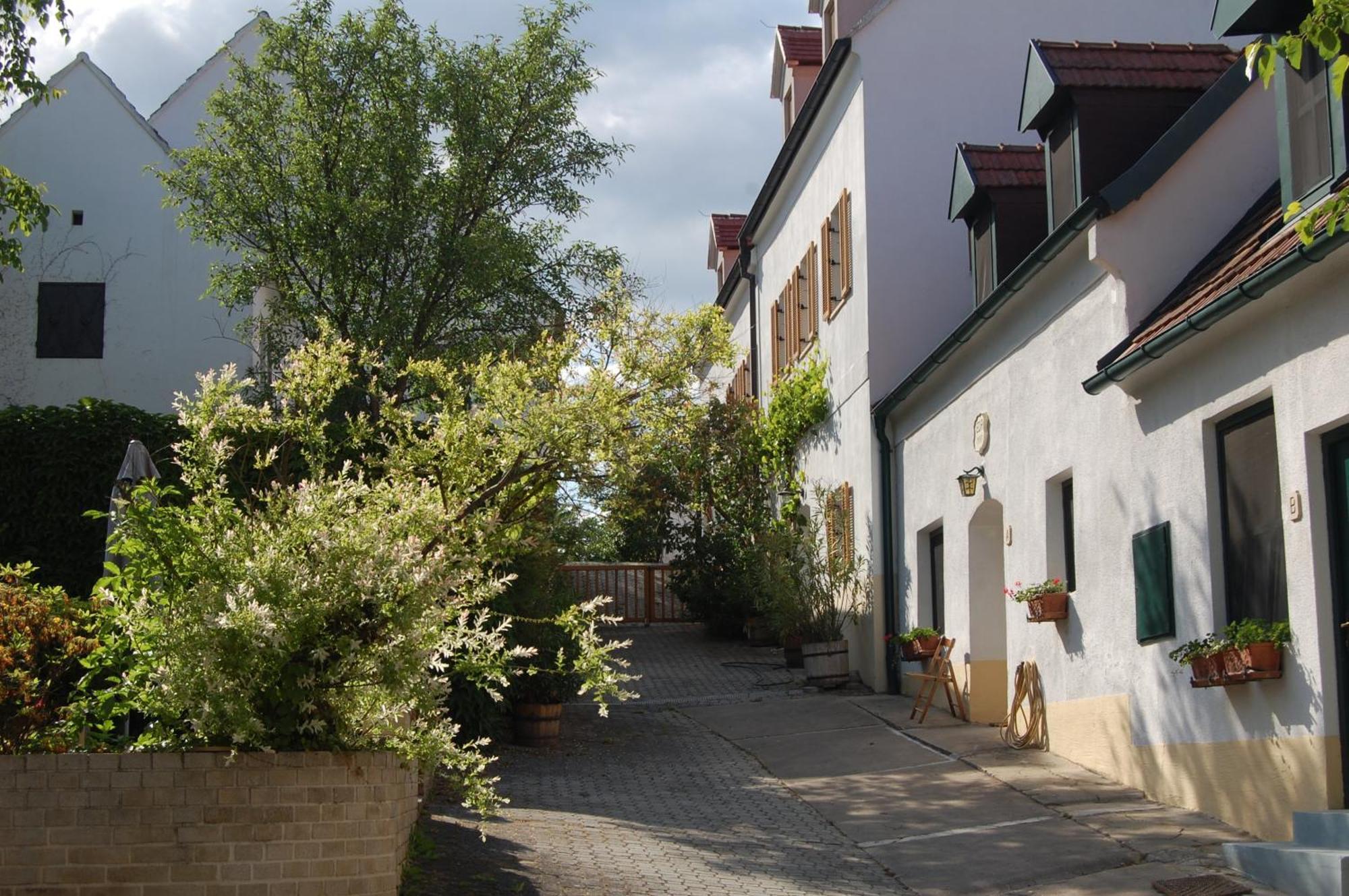 Hofgassl Zentgraf Bed and Breakfast Mörbisch am See Exteriör bild