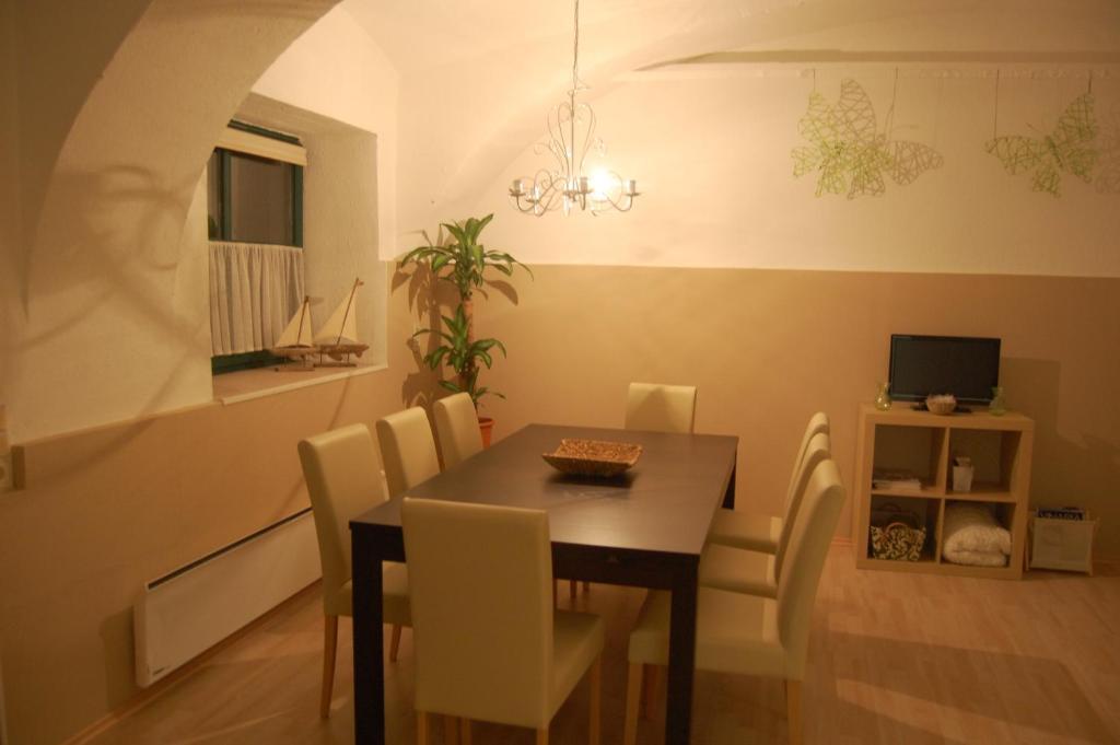Hofgassl Zentgraf Bed and Breakfast Mörbisch am See Rum bild